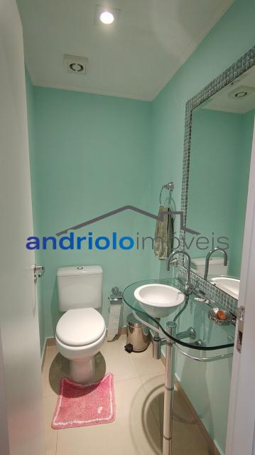 Excelente apartamento em condomínio fechado na Granja Julieta, com planta inteligente e ambientes amplos. Ideal para quem busca conforto, segurança e praticidade em uma das regiões mais valorizadas da zona sul de São Paulo.

3 dormitórios, todos suítes

5 banheiros (incluindo lavabo e WC de serviço)

2 salas (estar e jantar)

Terraço gourmet com churrasqueira

Cozinha planejada

Área de serviço com dependência de empregada

Closet

Armários embutidos

2 vagas cobertas

Infraestrutura do condomínio:

Portaria 24h

Segurança patrimonial

Piscina

Playground

Quadra poliesportiva

Sala de ginástica

Sauna

Salão de festas

Salão de jogos

Elevador

Gerador

Interfone

Características do prédio:

23 andares
4 apartamentos por andar

Localização privilegiada:
?  Próximo ao Shopping, escolas e transporte público
? Fácil acesso às principais vias da região

Agende sua visita