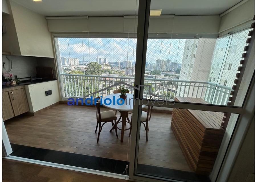 Apartamento à venda com 121m², localizado na Rua Carreiro de Pedra, nº 111, em condomínio fechado com excelente infraestrutura e segurança.

O imóvel conta com 3 dormitórios, sendo 1 suíte, 4 banheiros, lavabo, 2 salas amplas, cozinha com armários, área de serviço, escritório e ar-condicionado. Possui armários embutidos, varanda, sacada e um excelente terraço gourmet com churrasqueira, ideal para receber amigos e família.

O condomínio oferece lazer completo, com portaria 24h, segurança patrimonial, piscina, academia, salão de festas, salão de jogos, sauna, playground e quadra poliesportiva. Torre com 23 andares, sendo 4 unidades por andar. Conta ainda com 2 vagas de garagem cobertas.

Localização privilegiada, próxima a shoppings, escolas, transporte público e principais vias de acesso, proporcionando comodidade e fácil deslocamento.

Aceita financiamento e uso de FGTS.