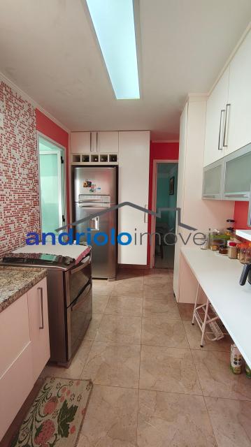 Excelente apartamento em condomínio fechado na Granja Julieta, com planta inteligente e ambientes amplos. Ideal para quem busca conforto, segurança e praticidade em uma das regiões mais valorizadas da zona sul de São Paulo.

3 dormitórios, todos suítes

5 banheiros (incluindo lavabo e WC de serviço)

2 salas (estar e jantar)

Terraço gourmet com churrasqueira

Cozinha planejada

Área de serviço com dependência de empregada

Closet

Armários embutidos

2 vagas cobertas

Infraestrutura do condomínio:

Portaria 24h

Segurança patrimonial

Piscina

Playground

Quadra poliesportiva

Sala de ginástica

Sauna

Salão de festas

Salão de jogos

Elevador

Gerador

Interfone

Características do prédio:

23 andares
4 apartamentos por andar

Localização privilegiada:
?  Próximo ao Shopping, escolas e transporte público
? Fácil acesso às principais vias da região

Agende sua visita