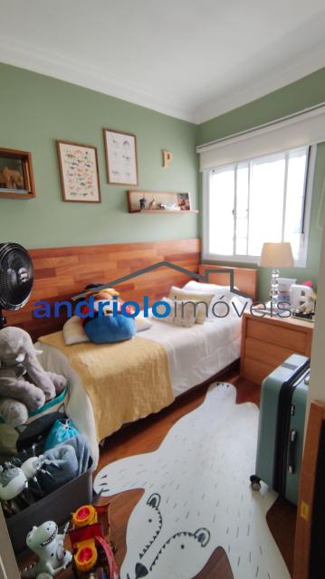 APARTAMENTO RESIDENCIAL 138m²  
Se você procura conforto e praticidade, este apartamento é a escolha ideal! Com 3 suítes, o imóvel é repleto de armários planejados, acabamentos de otima qualidade. Localizado em um condomínio clube, próximo à estação de metro Alto da Boa Vista, com fácil acesso às principais avenidas da região. Características do Imóvel: 3 suítes, area de serviço com armários planejados, Cozinha equipada com armários planejados e geladeira, Dormitórios com armários embutidos, Terraço Gourmet com churrasqueira, Depósito no subsolo, Sala de jantar e estar aconchegantes, Ar condicionado para maior conforto, Lavabo, 2 vagas de garagem cobertas Área Comum do Condomínio: Duas piscinas sendo uma aquecida, Playground para as crianças, Quadra poliesportiva, Sala de ginástica, Segurança patrimonial 24h, Salão de festas e salão de jogos, Sauna.