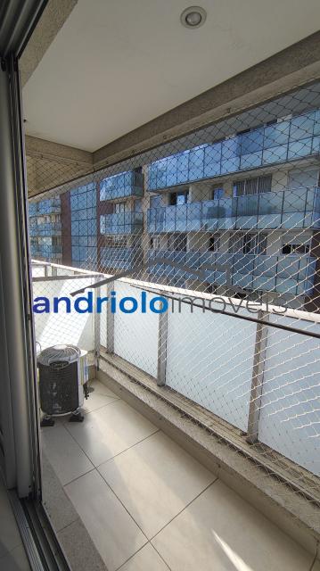 Studio moderno e bem localizado, ideal para quem busca praticidade e mobilidade na zona sul de São Paulo.

34m² bem distribuídos

Ambiente integrado

1 banheiro

1 vaga de garagem

Condomínio com:

Portaria 24h

Segurança

Vaga DE GARAGEM
Academia
Piscina
Lavanderia
Salão de festas
Sala Home office

Localização privilegiada:
? Próximo ao Shopping
? Próximo a escolas
? Fácil acesso ao transporte público e principais vias

Condições:
[inserir valor do aluguel, condomínio e IPTU se desejar]

Agende sua visita!