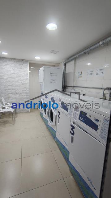 Studio moderno e bem localizado, ideal para quem busca praticidade e mobilidade na zona sul de São Paulo.

34m² bem distribuídos

Ambiente integrado

1 banheiro

1 vaga de garagem

Condomínio com:

Portaria 24h

Segurança

Vaga DE GARAGEM
Academia
Piscina
Lavanderia
Salão de festas
Sala Home office

Localização privilegiada:
? Próximo ao Shopping
? Próximo a escolas
? Fácil acesso ao transporte público e principais vias

Condições:
[inserir valor do aluguel, condomínio e IPTU se desejar]

Agende sua visita!