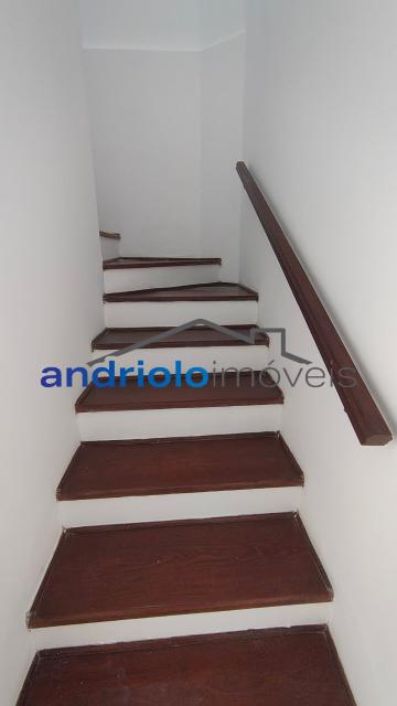 CASA RESIDENCIAL 184m²  com Area de Servico, Armario de Cozinha, Armario Embutido, Churrasqueira, Closet, Despensa, Entrada de Servico Independent, Quintal, Sala de Jantar, 3 Dormitórios, 1 Suites, 4 Banheiros, 2 Salas, 2 Vagas, 2 Garagem, Ar Condicionado, Lavabo, Cozinha, Dormitório Empregada, Garagem Coberta, Edicula, Vaga Coberta. Aceita financiamento. 