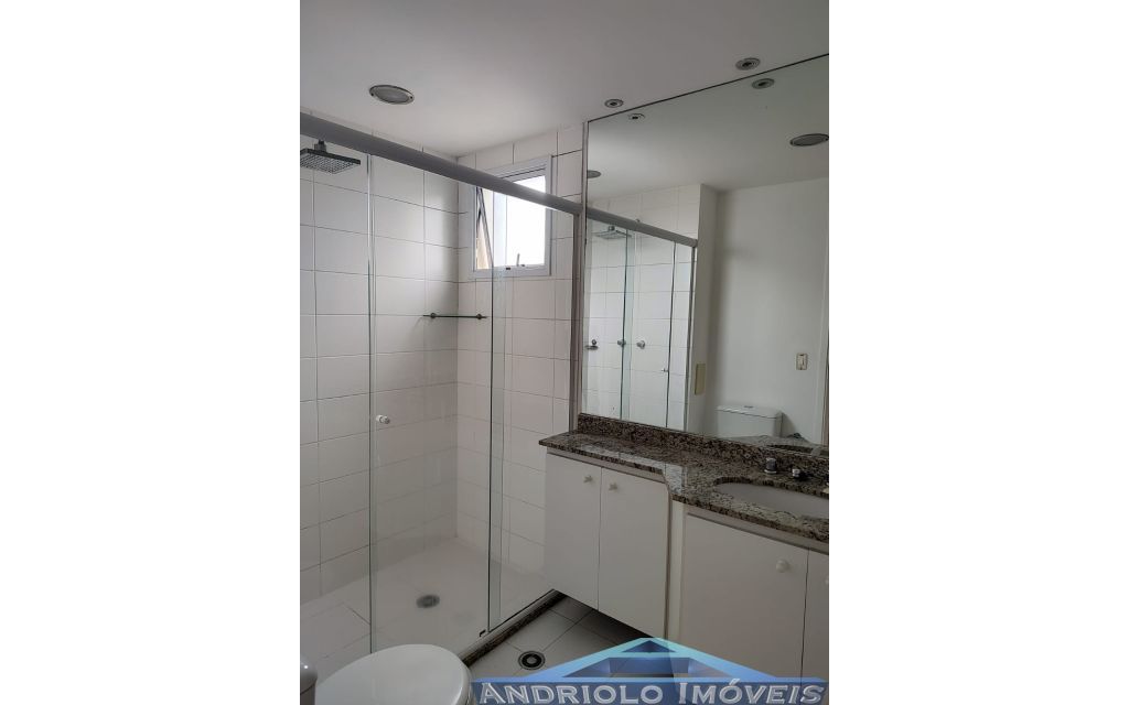 Apartamento residencial com 121m², localizado na Rua Carreiro de Pedra, nº 111, em condomínio completo e com excelente infraestrutura. O imóvel conta com 3 dormitórios, sendo 1 suíte, 3 banheiros, lavabo, 2 salas amplas, cozinha com armários, área de serviço. Possui armários embutidos, closet e um agradável terraço gourmet com churrasqueira.

O condomínio oferece lazer e segurança, com portaria, segurança patrimonial, piscina, academia, salão de festas, salão de jogos, sauna, playground e quadra poliesportiva. Conta ainda com gerador e 2 vagas de garagem cobertas rotativas.

Localização privilegiada, próxima a comércios, escolas, transporte público e principais vias de acesso, proporcionando praticidade e qualidade de vida.