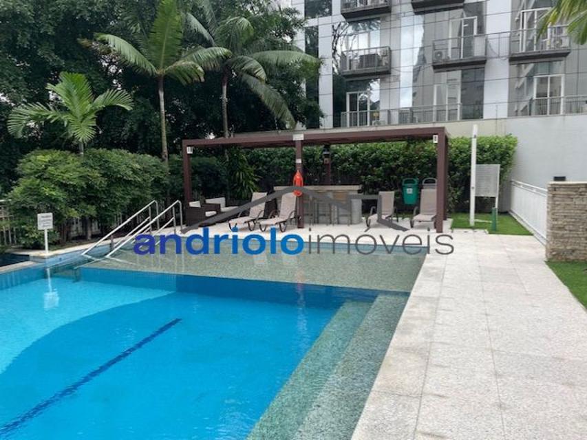 Apartamento sofisticado e mobiliado com requinte em condomínio fechado, ideal para quem busca conforto, praticidade e excelente localização. Com ambientes amplos, modernos e muito bem distribuídos, o imóvel oferece varanda gourmet , churrasqueira a carvão, terraço gourmet e ar-condicionado na varanda, sala e suite.
São 3 dormitórios, todos suítes, além de closet, escritório, lavabo, ampla sala de jantar e estar aconchegantes para receber familiares e amigos com muito estilo. A cozinha conta com armários planejados, área de serviço funcional.
O apartamento possui 2 vagas cobertas, depósito no subsolo e está localizado em andar alto.
O condomínio oferece infraestrutura completa com portaria 24 horas, piscina, sauna, salão de festas, salão de jogos, quadra poliesportiva, enfim lazer completo.
Localização privilegiada, próximo a shopping centers, escolas, transporte público e importantes vias de acesso.