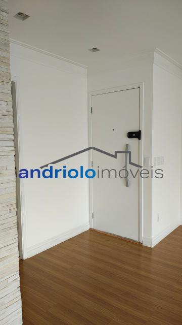  Apartamento residencial com 121m², localizado na Rua Carreiro de Pedra, nº 111, em condomínio completo e com excelente infraestrutura. O imóvel conta com 3 dormitórios, sendo 1 suíte, 3 banheiros, lavabo, 2 salas amplas, cozinha com armários, área de serviço. Possui armários embutidos, closet e um agradável terraço gourmet com churrasqueira.Ar condicionado na suite e sala.

O condomínio oferece lazer e segurança, com portaria, segurança patrimonial, piscina, academia, salão de festas, salão de jogos, sauna, playground e quadra poliesportiva. Conta ainda com gerador e 2 vagas de garagem cobertas rotativas.

Localização privilegiada, próxima a comércios, escolas, transporte público e principais vias de acesso, proporcionando praticidade e qualidade de vida.