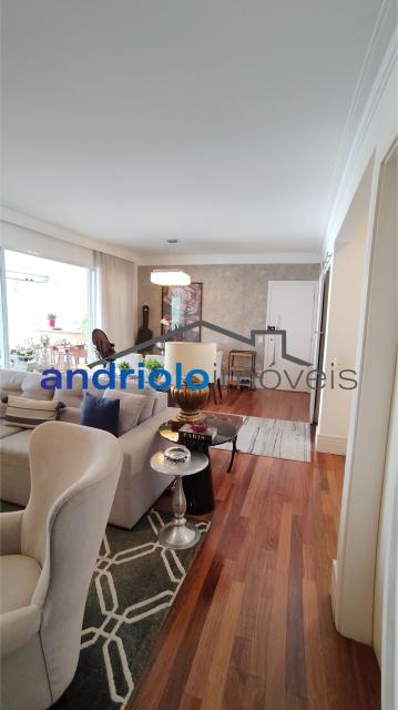 APARTAMENTO RESIDENCIAL 138m²  
Se você procura conforto e praticidade, este apartamento é a escolha ideal! Com 3 suítes, o imóvel é repleto de armários planejados, acabamentos de otima qualidade. Localizado em um condomínio clube, próximo à estação de metro Alto da Boa Vista, com fácil acesso às principais avenidas da região. Características do Imóvel: 3 suítes, area de serviço com armários planejados, Cozinha equipada com armários planejados e geladeira, Dormitórios com armários embutidos, Terraço Gourmet com churrasqueira, Depósito no subsolo, Sala de jantar e estar aconchegantes, Ar condicionado para maior conforto, Lavabo, 2 vagas de garagem cobertas Área Comum do Condomínio: Duas piscinas sendo uma aquecida, Playground para as crianças, Quadra poliesportiva, Sala de ginástica, Segurança patrimonial 24h, Salão de festas e salão de jogos, Sauna.