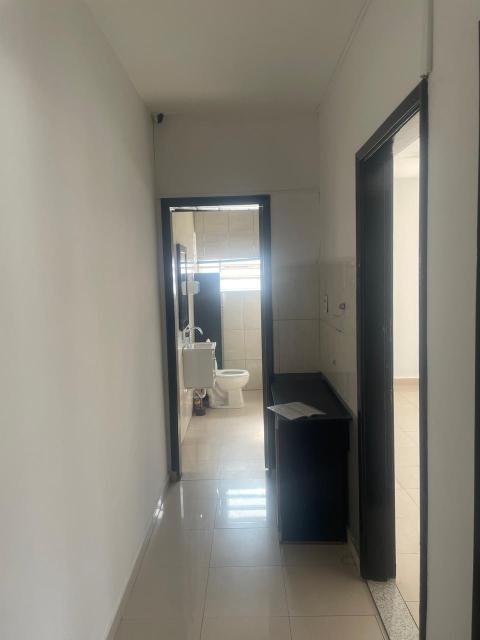 Conjunto Comercial Para Locação, Situado no Bairro Campo Belo, Próximo ao Aeroporto de Congonhas - Localizado na Rua Vieira de Morais, Com 1 Copa, 1 Banheiro e 2 Salas. Alugamos salas separadamente também.