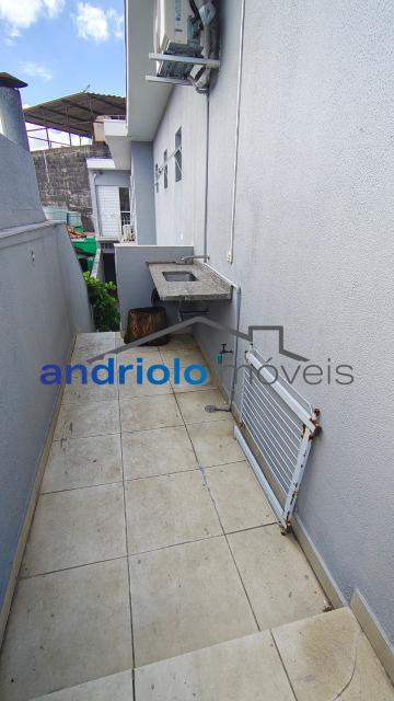 CASA RESIDENCIAL 184m²  com Area de Servico, Armario de Cozinha, Armario Embutido, Churrasqueira, Closet, Despensa, Entrada de Servico Independent, Quintal, Sala de Jantar, 3 Dormitórios, 1 Suites, 4 Banheiros, 2 Salas, 2 Vagas, 2 Garagem, Ar Condicionado, Lavabo, Cozinha, Dormitório Empregada, Garagem Coberta, Edicula, Vaga Coberta. Aceita financiamento. 