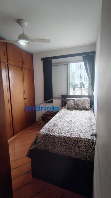 APARTAMENTO RESIDENCIAL 82m²  em Condominio fechado com toda área de lazer, churrasqueiras, piscina grande e bem estruturado, Perto de escolas, Perto de transporte público, Perto de vias de acesso, fácil acesso a Av. Washington Luis, Av. Interlagos, Marginal Pinheiros e a dez minutos do Aeroporto de Congonhas Portaria 24h, No apartamento há area de Servico, Armario de Cozinha, Armario Embutido, Despensa, Estuda Permuta com apartamento de menor valor, Piscina, Playground, Quadra PoliEsportiva, Sala de Ginastica, Sala de Jantar, Varanda, 3 Dormitórios, 2 Banheiros, 2 Salas, Lavabo, Cozinha, Salão de Festa, Elevador, Sauna, Interfone, Gerador, 1 Vaga Coberta. 