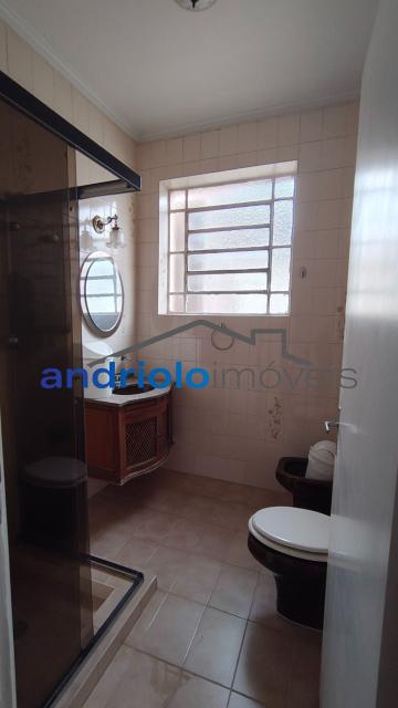 CASA RESIDENCIAL 190m²  com Perto de escolas, Perto de transporte público, Perto de vias de acesso, Area de Servico, Entrada Lateral, Escritorio, Quintal, Sala de Jantar, 3 Dormitórios, 3 Banheiros, 2 Salas, 2 Garagem, Ar Condicionado, Lavabo, Cozinha, Edicula, Jardim. 
EXCELENTE NEGOCIO