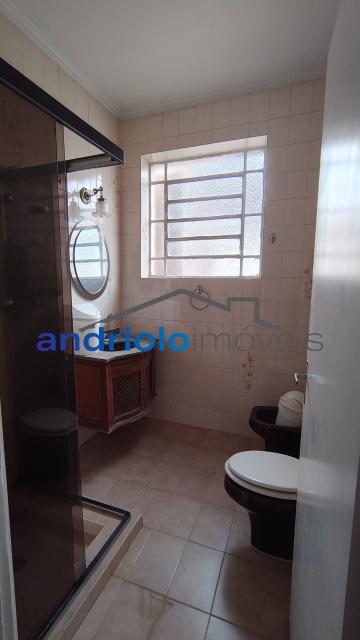 CASA RESIDENCIAL 190m²  com Perto de escolas, Perto de transporte público, Perto de vias de acesso, Area de Servico, Entrada Lateral, Escritorio, Quintal, Sala de Jantar, 3 Dormitórios, 3 Banheiros, 2 Salas, 2 Garagem, Ar Condicionado, Lavabo, Cozinha, Edicula, Jardim. 
EXCELENTE NEGOCIO