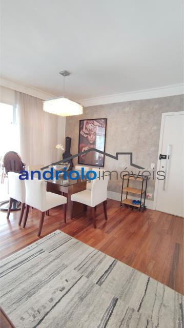 APARTAMENTO RESIDENCIAL 138m²  
Se você procura conforto e praticidade, este apartamento é a escolha ideal! Com 3 suítes, o imóvel é repleto de armários planejados, acabamentos de otima qualidade. Localizado em um condomínio clube, próximo à estação de metro Alto da Boa Vista, com fácil acesso às principais avenidas da região. Características do Imóvel: 3 suítes, area de serviço com armários planejados, Cozinha equipada com armários planejados e geladeira, Dormitórios com armários embutidos, Terraço Gourmet com churrasqueira, Depósito no subsolo, Sala de jantar e estar aconchegantes, Ar condicionado para maior conforto, Lavabo, 2 vagas de garagem cobertas Área Comum do Condomínio: Duas piscinas sendo uma aquecida, Playground para as crianças, Quadra poliesportiva, Sala de ginástica, Segurança patrimonial 24h, Salão de festas e salão de jogos, Sauna.
