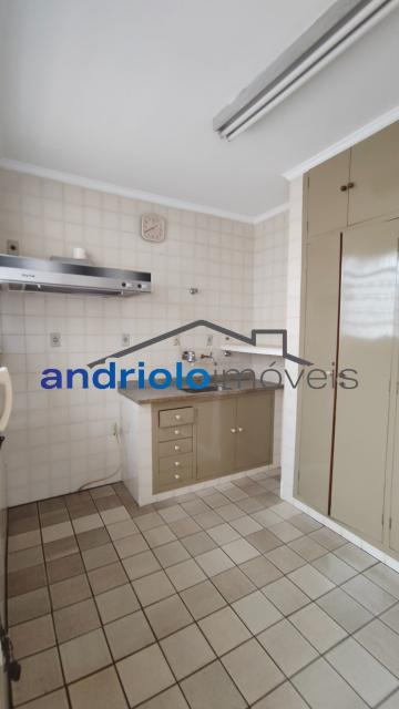 CASA RESIDENCIAL 190m²  com Perto de escolas, Perto de transporte público, Perto de vias de acesso, Area de Servico, Entrada Lateral, Escritorio, Quintal, Sala de Jantar, 3 Dormitórios, 3 Banheiros, 2 Salas, 2 Garagem, Ar Condicionado, Lavabo, Cozinha, Edicula, Jardim. 
EXCELENTE NEGOCIO