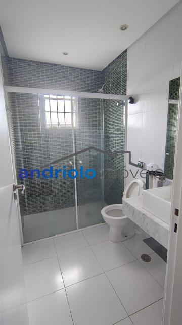 CASA RESIDENCIAL 184m²  com Area de Servico, Armario de Cozinha, Armario Embutido, Churrasqueira, Closet, Despensa, Entrada de Servico Independent, Quintal, Sala de Jantar, 3 Dormitórios, 1 Suites, 4 Banheiros, 2 Salas, 2 Vagas, 2 Garagem, Ar Condicionado, Lavabo, Cozinha, Dormitório Empregada, Garagem Coberta, Edicula, Vaga Coberta. Aceita financiamento. 