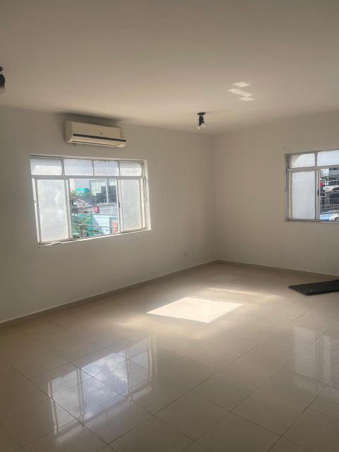 Conjunto Comercial Para Locação, Situado no Bairro Campo Belo, Próximo ao Aeroporto de Congonhas - Localizado na Rua Vieira de Morais, Com 1 Copa, 1 Banheiro e 2 Salas. Alugamos salas separadamente também.