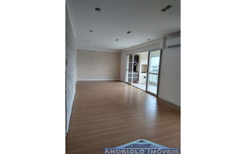  Apartamento residencial com 121m², localizado na Rua Carreiro de Pedra, nº 111, em condomínio completo e com excelente infraestrutura. O imóvel conta com 3 dormitórios, sendo 1 suíte, 3 banheiros, lavabo, 2 salas amplas, cozinha com armários, área de serviço. Possui armários embutidos, closet e um agradável terraço gourmet com churrasqueira.

O condomínio oferece lazer e segurança, com portaria, segurança patrimonial, piscina, academia, salão de festas, salão de jogos, sauna, playground e quadra poliesportiva. Conta ainda com gerador e 2 vagas de garagem cobertas rotativas.

Localização privilegiada, próxima a comércios, escolas, transporte público e principais vias de acesso, proporcionando praticidade e qualidade de vida.