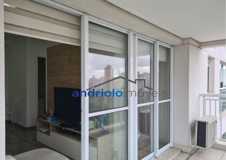 Este excelente apartamento de 60 m² está localizado no Condomínio Sky Campo Belo, na Rua Constantino de Sousa, e oferece um ambiente moderno, funcional e totalmente preparado para quem busca qualidade de vida.

Destaques do imóvel:
60 m² de área privativa, 2 dormitórios, sendo 1 suíte, 2 banheiros,2 salas integradas (estar e jantar), Cozinha planejada, Área de serviço, Varanda/Sacada, Ar-condicionado, Armários embutidos nos dormitórios
1 vaga de garagem coberta
Lazer e infraestrutura do condomínio:
Portaria 24 horas, Academia equipada, Piscina, Quadra poliesportiva, Salão de festas, Salão de jogos, Churrasqueira, Espaço gourmet, Sauna

Localização privilegiada:
Com fácil acesso às principais vias da região e próximo a tudo o que você precisa:

Estação Campo Belo
Estação Brooklin
Escolas e instituições de ensino
Shopping centers
Restaurantes, mercados
