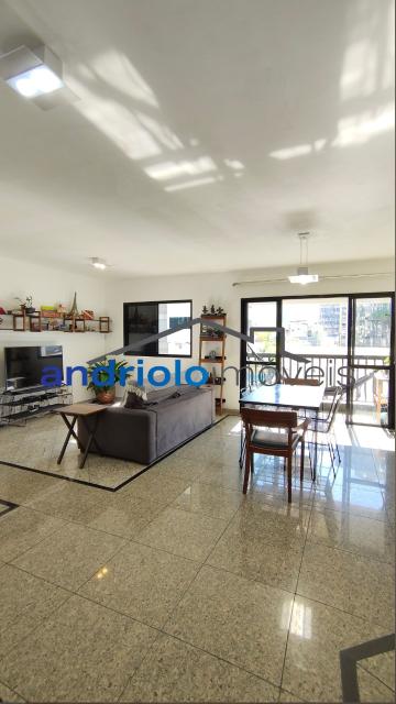 Excelente apartamento com 92,73 m² de área privativa e 53,41 m² de área comum, projetado para oferecer conforto, praticidade e qualidade de vida.

O imóvel conta com:

2 suítes;
2 salas amplas e bem iluminadas;
Varanda;
Sol da manhã em todo o apartamento;
1 vaga de garagem;
1 depósito privativo.

O condomínio oferece uma infraestrutura completa, com:

Piscina;
Salão de festas;
Academia.

Localizado em uma região privilegiada, o apartamento está próximo a comércios, restaurantes, supermercados e diversos serviços, proporcionando praticidade para o dia a dia e excelente mobilidade.

Uma ótima oportunidade para quem busca conforto, segurança e uma localização estratégica. Agende sua visita e venha conhecer este excelente imóvel!