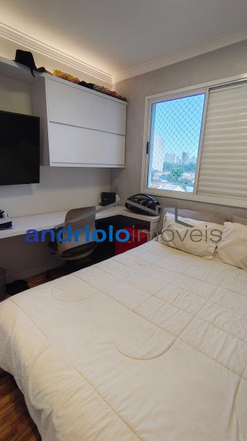 Maravilhoso apartamento em condomínio clube. Localizado na zona sul de São Paulo na Rua do Carreiro de Pedra. Apartamento com 121m², Reformado totalmente. Com 3 Dormitórios sendo 1 suíte, 2 Banheiros, 1 Sala, Lavabo, Cozinha, Sala de Jantar, Area de Serviço, Armários planejados, Closet, Escritório, cozinha conceito aberto, Fechadura eletrônica nas duas portas principais, Varanda gourmet, Churrasqueira, 2 vagas na garagem. Área comum com Piscinas sendo uma aquecida, playground, quadra poliesportiva, sala de ginástica, salões de festa, sauna, salão de jogos, brinquedoteca, bicicletário, assessoria esportiva. Condomínio com segurança patrimonial, elevadores, gerador, 2 portarias sendo uma de serviço e outra social, segurança e monitoramento por câmeras. Consumo de gás individualizado. Garantias Aceita para a locação: Seguro fiança ou titulo de capitalização a ser ofertado e analisado.
Não é permitido PET.