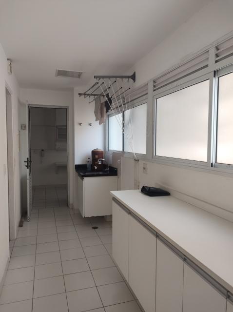 APARTAMENTO RESIDENCIAL 154m², Hall social privativo, Area de Servico, Armario de Cozinha, Armario Embutido, Churrasqueira, Closet, Escritorio, Piscina, Quadra PoliEsportiva, Sala de Ginastica, Sala de Jantar, Varanda, 3 Dormitórios, 1 Suites, 4 Banheiros, 2 Salas, 2 Vagas, 2 Garagem, 23 Quantidade de Andar, Lavabo, Cozinha, Dormitório Empregada, Sacada, Salão de Festa, Elevador, Sauna, Salão de Jogos, 4 Quantidade por Andar, Interfone, Terraço Gourmet, Vaga Coberta. 