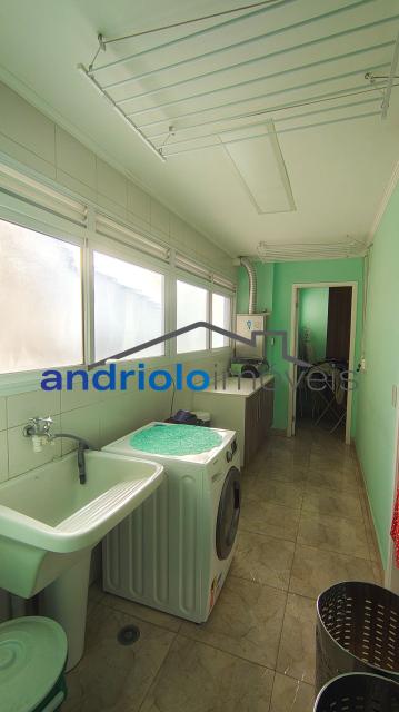 Excelente apartamento em condomínio fechado na Granja Julieta, com planta inteligente e ambientes amplos. Ideal para quem busca conforto, segurança e praticidade em uma das regiões mais valorizadas da zona sul de São Paulo.

3 dormitórios, todos suítes

5 banheiros (incluindo lavabo e WC de serviço)

2 salas (estar e jantar)

Terraço gourmet com churrasqueira

Cozinha planejada

Área de serviço com dependência de empregada

Closet

Armários embutidos

2 vagas cobertas

Infraestrutura do condomínio:

Portaria 24h

Segurança patrimonial

Piscina

Playground

Quadra poliesportiva

Sala de ginástica

Sauna

Salão de festas

Salão de jogos

Elevador

Gerador

Interfone

Características do prédio:

23 andares
4 apartamentos por andar

Localização privilegiada:
?  Próximo ao Shopping, escolas e transporte público
? Fácil acesso às principais vias da região

Agende sua visita