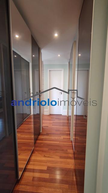 Excelente apartamento em condomínio fechado na Granja Julieta, com planta inteligente e ambientes amplos. Ideal para quem busca conforto, segurança e praticidade em uma das regiões mais valorizadas da zona sul de São Paulo.

3 dormitórios, todos suítes

5 banheiros (incluindo lavabo e WC de serviço)

2 salas (estar e jantar)

Terraço gourmet com churrasqueira

Cozinha planejada

Área de serviço com dependência de empregada

Closet

Armários embutidos

2 vagas cobertas

Infraestrutura do condomínio:

Portaria 24h

Segurança patrimonial

Piscina

Playground

Quadra poliesportiva

Sala de ginástica

Sauna

Salão de festas

Salão de jogos

Elevador

Gerador

Interfone

Características do prédio:

23 andares
4 apartamentos por andar

Localização privilegiada:
?  Próximo ao Shopping, escolas e transporte público
? Fácil acesso às principais vias da região

Agende sua visita