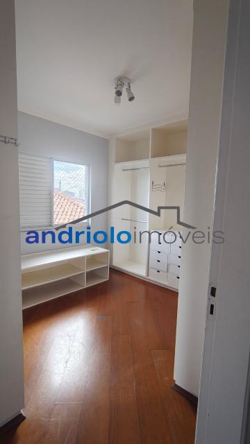 CASA RESIDENCIAL 184m²  com Area de Servico, Armario de Cozinha, Armario Embutido, Churrasqueira, Closet, Despensa, Entrada de Servico Independent, Quintal, Sala de Jantar, 3 Dormitórios, 1 Suites, 4 Banheiros, 2 Salas, 2 Vagas, 2 Garagem, Ar Condicionado, Lavabo, Cozinha, Dormitório Empregada, Garagem Coberta, Edicula, Vaga Coberta. Aceita financiamento. 