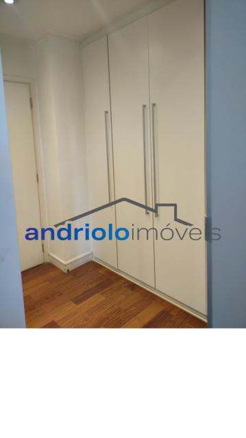 Apartamento espaçoso e elegante em condomínio fechado na Granja Julieta. Planta bem distribuída, com excelente acabamento e varanda gourmet. Perfeito para quem busca conforto, lazer e segurança em localização privilegiada.

3 dormitórios, sendo 1 suíte com closet

4 banheiros (incluindo lavabo)

2 salas (estar e jantar)

Cozinha planejada com armários

Área de serviço

Terraço gourmet com churrasqueira

Varanda

Sacada

Armários embutidos

2 vagas cobertas de garagem + garagem rotativa para visitantes

Lazer e estrutura do condomínio: assessoria esportiva

Portaria 24h e segurança patrimonial

Piscina

Playground

Quadra poliesportiva

Sala de ginástica

Sauna

Salão de festas

Salão de jogos

Elevador

Interfone

Gerador

Detalhes do prédio:

23 andares

4 apartamentos por andar

Localização excelente:
? Próximo ao Shopping
? Perto de escolas e transporte público
? Fácil acesso às principais vias

Agende uma visita