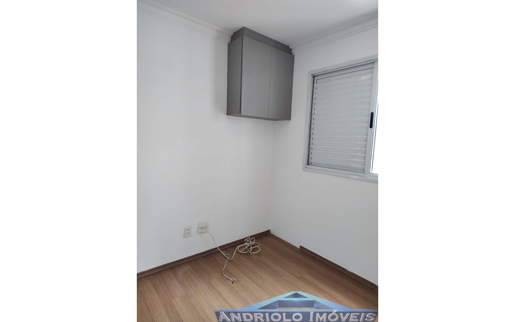  Apartamento residencial com 121m², localizado na Rua Carreiro de Pedra, nº 111, em condomínio completo e com excelente infraestrutura. O imóvel conta com 3 dormitórios, sendo 1 suíte, 3 banheiros, lavabo, 2 salas amplas, cozinha com armários, área de serviço. Possui armários embutidos, closet e um agradável terraço gourmet com churrasqueira.

O condomínio oferece lazer e segurança, com portaria, segurança patrimonial, piscina, academia, salão de festas, salão de jogos, sauna, playground e quadra poliesportiva. Conta ainda com gerador e 2 vagas de garagem cobertas rotativas.

Localização privilegiada, próxima a comércios, escolas, transporte público e principais vias de acesso, proporcionando praticidade e qualidade de vida.