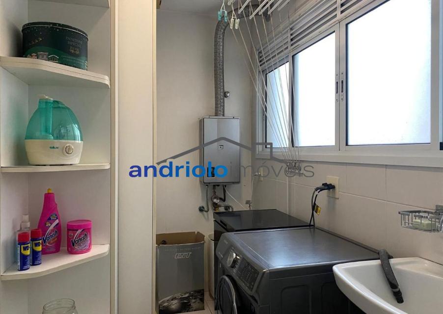 Ótimo apartamento com 121 m², localizado em uma das regiões mais valorizadas da Granja Julieta, na Rua do Carreiro de Pedra, 111, em condomínio clube com infraestrutura completa, segurança e fácil acesso às principais vias da cidade.
O imóvel possui uma planta muito bem distribuída, com 3 dormitórios, sendo 1 suíte com closet, escritório, amplas salas de estar e jantar integradas, lavabo, 4 banheiros, cozinha planejada com armários, despensa, área de serviço, com ar condicionado.
A varanda gourmet com churrasqueira é perfeita para receber amigos e familiares, oferecendo um ambiente aconchegante e funcional.

Além dos armários planejados na cozinha e dormitórios.
O imóvel conta ainda com 2 vagas de garagem cobertas.