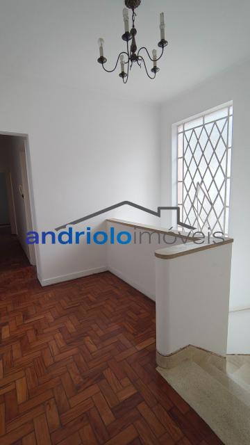 CASA RESIDENCIAL 190m²  com Perto de escolas, Perto de transporte público, Perto de vias de acesso, Area de Servico, Entrada Lateral, Escritorio, Quintal, Sala de Jantar, 3 Dormitórios, 3 Banheiros, 2 Salas, 2 Garagem, Ar Condicionado, Lavabo, Cozinha, Edicula, Jardim. 
EXCELENTE NEGOCIO