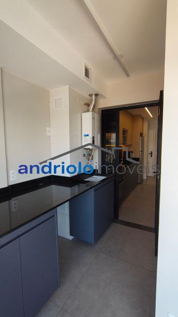 APARTAMENTO RESIDENCIAL 81m²  com Condominio fechado, Perto de escolas, Perto de transporte público, Perto de vias de acesso, Portaria 24h, Area de Servico, Armario de Cozinha, Armario Embutido, Piscina, Quadra PoliEsportiva, Sala de Ginastica, Seguranca Patrimonial, Varanda, 3 Dormitórios, 1 Suites, 2 Banheiros, 2 Salas, 1 Vagas, 1 Garagem, 11 Quantidade de Andar, Cozinha, Elevador, Sauna, Interfone. 