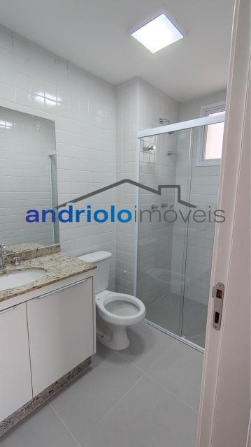 Este amplo apartamento residencial de 110m² oferece uma planta bem distribuída e ambientes aconchegantes, ideal para quem busca morar em um condomínio completo.
3 dormitórios, sendo 1 suíte
2 salas amplas (estar e jantar)
Varanda gourmet com churrasqueira a carvão
Cozinha com armários planejados
Área de serviço
Dependência de empregada com WC
Lavabo
Armários embutidos
4 banheiros no total
2 vagas de garagem cobertas + depósito no subsolo

Estrutura do condomínio:

Condomínio fechado com portaria 24h e segurança patrimonial
Piscina
Academia (sala de ginástica)
Quadra poliesportiva
Pista de cooper
Salão de festas
Salão de jogos
Sauna
Localização privilegiada:

Próximo a escolas e comercios