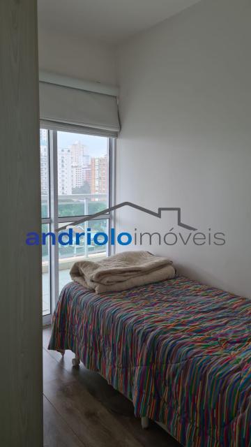 Este excelente apartamento de 60 m² está localizado no Condomínio Sky Campo Belo, na Rua Constantino de Sousa, e oferece um ambiente moderno, funcional e totalmente preparado para quem busca qualidade de vida.

Destaques do imóvel:
60 m² de área privativa, 2 dormitórios, sendo 1 suíte, 2 banheiros,2 salas integradas (estar e jantar), Cozinha planejada, Área de serviço, Varanda/Sacada, Ar-condicionado, Armários embutidos nos dormitórios
1 vaga de garagem coberta
Lazer e infraestrutura do condomínio:
Portaria 24 horas, Academia equipada, Piscina, Quadra poliesportiva, Salão de festas, Salão de jogos, Churrasqueira, Espaço gourmet, Sauna

Localização privilegiada:
Com fácil acesso às principais vias da região e próximo a tudo o que você precisa:

Estação Campo Belo
Estação Brooklin
Escolas e instituições de ensino
Shopping centers
Restaurantes, mercados