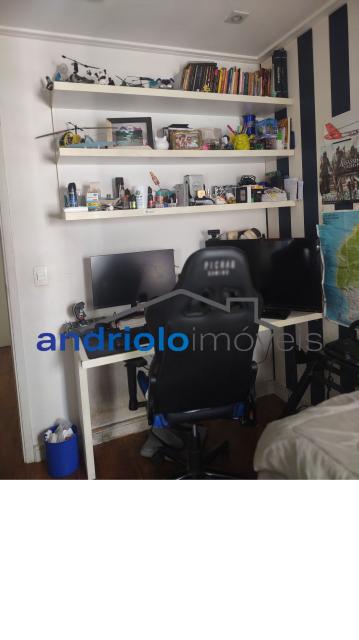 Apartamento espaçoso e elegante em condomínio fechado na Granja Julieta. Planta bem distribuída, com excelente acabamento e varanda gourmet. Perfeito para quem busca conforto, lazer e segurança em localização privilegiada.

3 dormitórios, sendo 1 suíte com closet

4 banheiros (incluindo lavabo)

2 salas (estar e jantar)

Cozinha planejada com armários

Área de serviço

Terraço gourmet com churrasqueira

Varanda

Sacada

Armários embutidos

2 vagas cobertas de garagem + garagem rotativa para visitantes

Lazer e estrutura do condomínio: assessoria esportiva

Portaria 24h e segurança patrimonial

Piscina

Playground

Quadra poliesportiva

Sala de ginástica

Sauna

Salão de festas

Salão de jogos

Elevador

Interfone

Gerador

Detalhes do prédio:

23 andares

4 apartamentos por andar

Localização excelente:
? Próximo ao Shopping
? Perto de escolas e transporte público
? Fácil acesso às principais vias

Agende uma visita