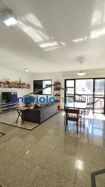 Excelente apartamento com 92,73 m² de área privativa e 53,41 m² de área comum, projetado para oferecer conforto, praticidade e qualidade de vida.

O imóvel conta com:

2 suítes;
2 salas amplas e bem iluminadas;
Varanda;
Sol da manhã em todo o apartamento;
1 vaga de garagem;
1 depósito privativo.

O condomínio oferece uma infraestrutura completa, com:

Piscina;
Salão de festas;
Academia.

Localizado em uma região privilegiada, o apartamento está próximo a comércios, restaurantes, supermercados e diversos serviços, proporcionando praticidade para o dia a dia e excelente mobilidade.

Uma ótima oportunidade para quem busca conforto, segurança e uma localização estratégica. Agende sua visita e venha conhecer este excelente imóvel!
