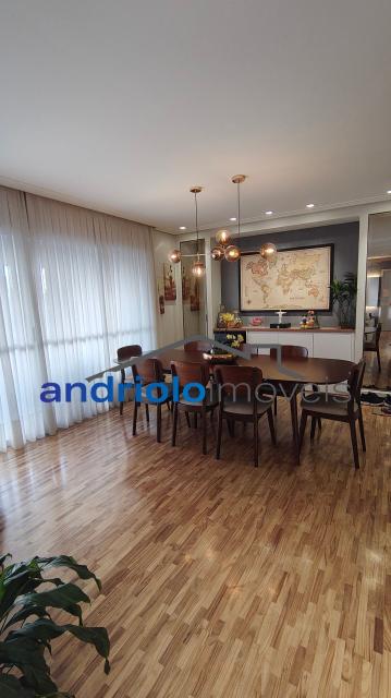 Maravilhoso apartamento em condomínio clube. Localizado na zona sul de São Paulo na Rua do Carreiro de Pedra. Apartamento com 121m², Reformado totalmente. Com 3 Dormitórios sendo 1 suíte, 2 Banheiros, 1 Sala, Lavabo, Cozinha, Sala de Jantar, Area de Serviço, Armários planejados, Closet, Escritório, cozinha conceito aberto, Fechadura eletrônica nas duas portas principais, Varanda gourmet, Churrasqueira, 2 vagas na garagem. Área comum com Piscinas sendo uma aquecida, playground, quadra poliesportiva, sala de ginástica, salões de festa, sauna, salão de jogos, brinquedoteca, bicicletário, assessoria esportiva. Condomínio com segurança patrimonial, elevadores, gerador, 2 portarias sendo uma de serviço e outra social, segurança e monitoramento por câmeras. Consumo de gás individualizado. Garantias Aceita para a locação: Seguro fiança ou titulo de capitalização a ser ofertado e analisado.
Não é permitido PET.