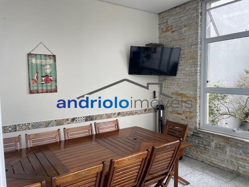 Apartamento sofisticado e mobiliado com requinte em condomínio fechado, ideal para quem busca conforto, praticidade e excelente localização. Com ambientes amplos, modernos e muito bem distribuídos, o imóvel oferece varanda gourmet , churrasqueira a carvão, terraço gourmet e ar-condicionado na varanda, sala e suite.
São 3 dormitórios, todos suítes, além de closet, escritório, lavabo, ampla sala de jantar e estar aconchegantes para receber familiares e amigos com muito estilo. A cozinha conta com armários planejados, área de serviço funcional.
O apartamento possui 2 vagas cobertas, depósito no subsolo e está localizado em andar alto.
O condomínio oferece infraestrutura completa com portaria 24 horas, piscina, sauna, salão de festas, salão de jogos, quadra poliesportiva, enfim lazer completo.
Localização privilegiada, próximo a shopping centers, escolas, transporte público e importantes vias de acesso.
