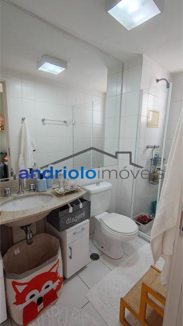 APARTAMENTO RESIDENCIAL 138m²  
Se você procura conforto e praticidade, este apartamento é a escolha ideal! Com 3 suítes, o imóvel é repleto de armários planejados, acabamentos de otima qualidade. Localizado em um condomínio clube, próximo à estação de metro Alto da Boa Vista, com fácil acesso às principais avenidas da região. Características do Imóvel: 3 suítes, area de serviço com armários planejados, Cozinha equipada com armários planejados e geladeira, Dormitórios com armários embutidos, Terraço Gourmet com churrasqueira, Depósito no subsolo, Sala de jantar e estar aconchegantes, Ar condicionado para maior conforto, Lavabo, 2 vagas de garagem cobertas Área Comum do Condomínio: Duas piscinas sendo uma aquecida, Playground para as crianças, Quadra poliesportiva, Sala de ginástica, Segurança patrimonial 24h, Salão de festas e salão de jogos, Sauna.