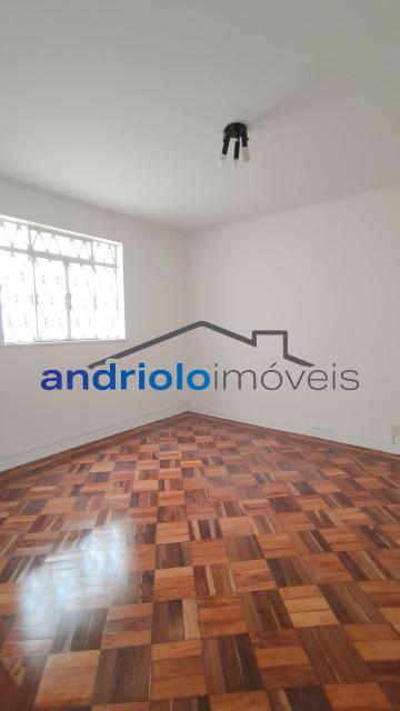 CASA RESIDENCIAL 190m²  com Perto de escolas, Perto de transporte público, Perto de vias de acesso, Area de Servico, Entrada Lateral, Escritorio, Quintal, Sala de Jantar, 3 Dormitórios, 3 Banheiros, 2 Salas, 2 Garagem, Ar Condicionado, Lavabo, Cozinha, Edicula, Jardim. 
EXCELENTE NEGOCIO