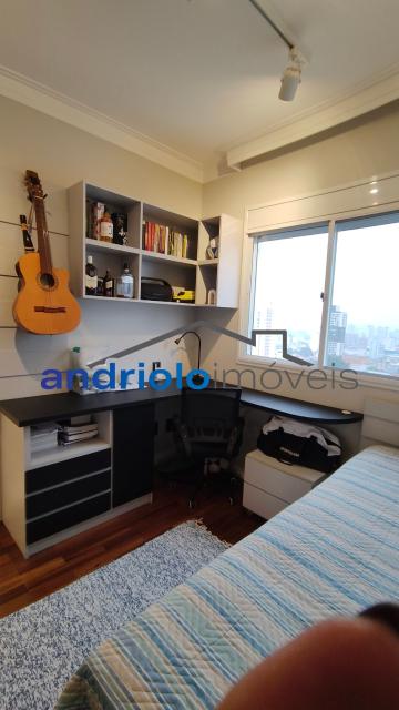Apartamento sofisticado e mobiliado com requinte em condomínio fechado, ideal para quem busca conforto, praticidade e excelente localização. Com ambientes amplos, modernos e muito bem distribuídos, o imóvel oferece varanda gourmet , churrasqueira a carvão, terraço gourmet e ar-condicionado na varanda, sala e suite.
São 3 dormitórios, todos suítes, além de closet, escritório, lavabo, ampla sala de jantar e estar aconchegantes para receber familiares e amigos com muito estilo. A cozinha conta com armários planejados, área de serviço funcional.
O apartamento possui 2 vagas cobertas, depósito no subsolo e está localizado em andar alto.
O condomínio oferece infraestrutura completa com portaria 24 horas, piscina, sauna, salão de festas, salão de jogos, quadra poliesportiva, enfim lazer completo.
Localização privilegiada, próximo a shopping centers, escolas, transporte público e importantes vias de acesso.