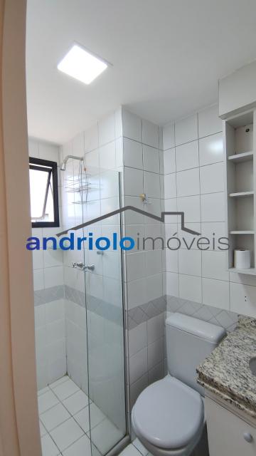 Excelente apartamento com 92,73 m² de área privativa e 53,41 m² de área comum, projetado para oferecer conforto, praticidade e qualidade de vida.

O imóvel conta com:

2 suítes;
2 salas amplas e bem iluminadas;
Varanda;
Sol da manhã em todo o apartamento;
1 vaga de garagem;
1 depósito privativo.

O condomínio oferece uma infraestrutura completa, com:

Piscina;
Salão de festas;
Academia.

Localizado em uma região privilegiada, o apartamento está próximo a comércios, restaurantes, supermercados e diversos serviços, proporcionando praticidade para o dia a dia e excelente mobilidade.

Uma ótima oportunidade para quem busca conforto, segurança e uma localização estratégica. Agende sua visita e venha conhecer este excelente imóvel!