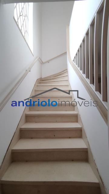 CASA RESIDENCIAL 190m²  com Perto de escolas, Perto de transporte público, Perto de vias de acesso, Area de Servico, Entrada Lateral, Escritorio, Quintal, Sala de Jantar, 3 Dormitórios, 3 Banheiros, 2 Salas, 2 Garagem, Ar Condicionado, Lavabo, Cozinha, Edicula, Jardim. 
EXCELENTE NEGOCIO