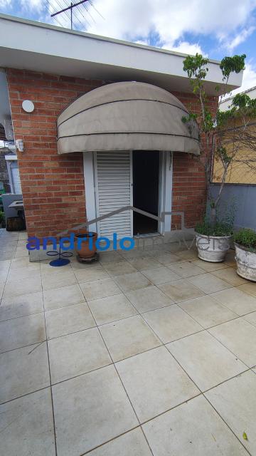 CASA RESIDENCIAL 184m²  com Area de Servico, Armario de Cozinha, Armario Embutido, Churrasqueira, Closet, Despensa, Entrada de Servico Independent, Quintal, Sala de Jantar, 3 Dormitórios, 1 Suites, 4 Banheiros, 2 Salas, 2 Vagas, 2 Garagem, Ar Condicionado, Lavabo, Cozinha, Dormitório Empregada, Garagem Coberta, Edicula, Vaga Coberta. Aceita financiamento. 