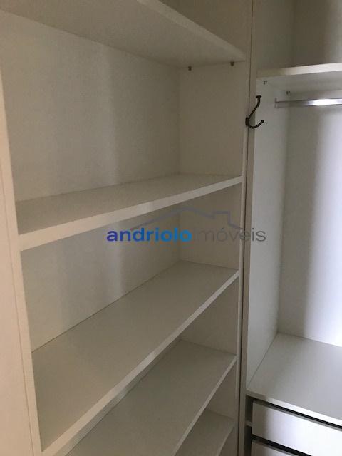 Localizado na Rua Pensilvânia, este belíssimo apartamento foi projetado com uma planta prática e decoração assinada por arquiteto, oferecendo um acabamento de altíssima qualidade.

Com armários de cozinha planejados e armários embutidos nos banheiros, o imóvel conta com uma suíte, sala de jantar, sala de estar, closet e dois banheiros. Além disso, dispõe de ar condicionado para seu conforto e uma vaga de garagem.

O condomínio oferece diversas comodidades, como piscina, sala de ginástica, salão de festas e salão home office. Esta é uma excelente oportunidade de negócio. Não perca essa oportunidade!