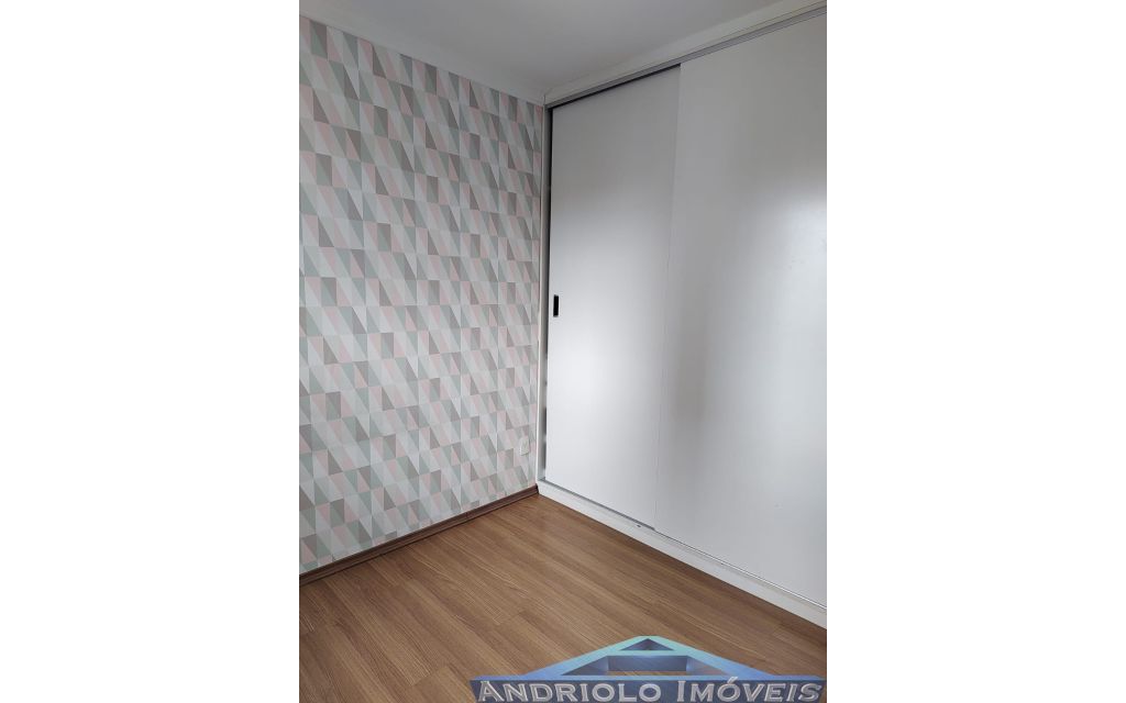  Apartamento residencial com 121m², localizado na Rua Carreiro de Pedra, nº 111, em condomínio completo e com excelente infraestrutura. O imóvel conta com 3 dormitórios, sendo 1 suíte, 3 banheiros, lavabo, 2 salas amplas, cozinha com armários, área de serviço. Possui armários embutidos, closet e um agradável terraço gourmet com churrasqueira.

O condomínio oferece lazer e segurança, com portaria, segurança patrimonial, piscina, academia, salão de festas, salão de jogos, sauna, playground e quadra poliesportiva. Conta ainda com gerador e 2 vagas de garagem cobertas rotativas.

Localização privilegiada, próxima a comércios, escolas, transporte público e principais vias de acesso, proporcionando praticidade e qualidade de vida.