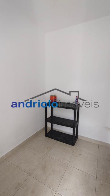 CASA RESIDENCIAL 184m²  com Area de Servico, Armario de Cozinha, Armario Embutido, Churrasqueira, Closet, Despensa, Entrada de Servico Independent, Quintal, Sala de Jantar, 3 Dormitórios, 1 Suites, 4 Banheiros, 2 Salas, 2 Vagas, 2 Garagem, Ar Condicionado, Lavabo, Cozinha, Dormitório Empregada, Garagem Coberta, Edicula, Vaga Coberta. Aceita financiamento. 