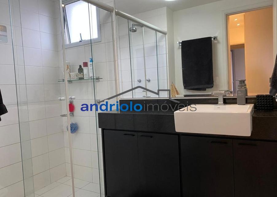 Ótimo apartamento com 121 m², localizado em uma das regiões mais valorizadas da Granja Julieta, na Rua do Carreiro de Pedra, 111, em condomínio clube com infraestrutura completa, segurança e fácil acesso às principais vias da cidade.
O imóvel possui uma planta muito bem distribuída, com 3 dormitórios, sendo 1 suíte com closet, escritório, amplas salas de estar e jantar integradas, lavabo, 4 banheiros, cozinha planejada com armários, despensa, área de serviço, com ar condicionado.
A varanda gourmet com churrasqueira é perfeita para receber amigos e familiares, oferecendo um ambiente aconchegante e funcional.

Além dos armários planejados na cozinha e dormitórios.
O imóvel conta ainda com 2 vagas de garagem cobertas.