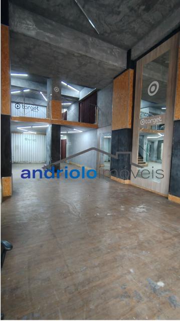 Ampla loja com 98m²  proxima a rua Santa Ifigenia e a Rua Casper Libero, com 4 Banheiros, mezzanino.
Excelente local para comercio, com movimento.
Temos plantonista no local as terças, quintas e sabados.
Venha conhecer.